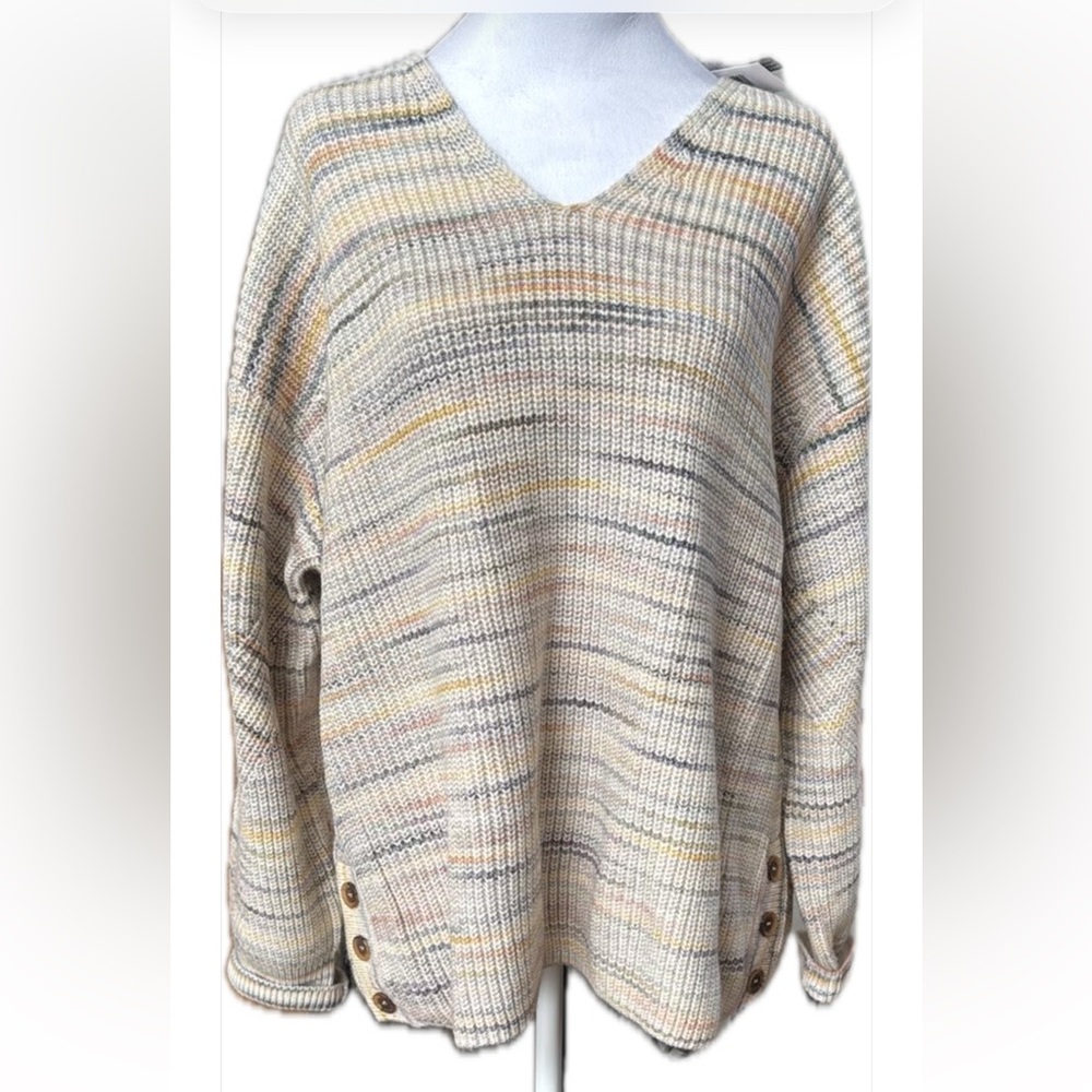 Michael Stars Cream Gray Neutral v-neck chunky Sweater with button details